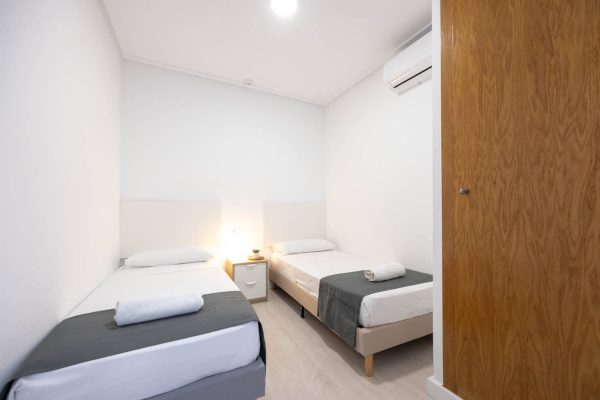 apartamentos turisticos torrevieja habitacion dos camas 1