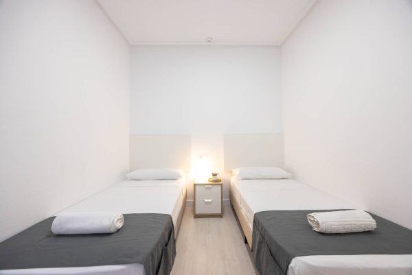 apartamentos turisticos torrevieja habitacion dos camas 2